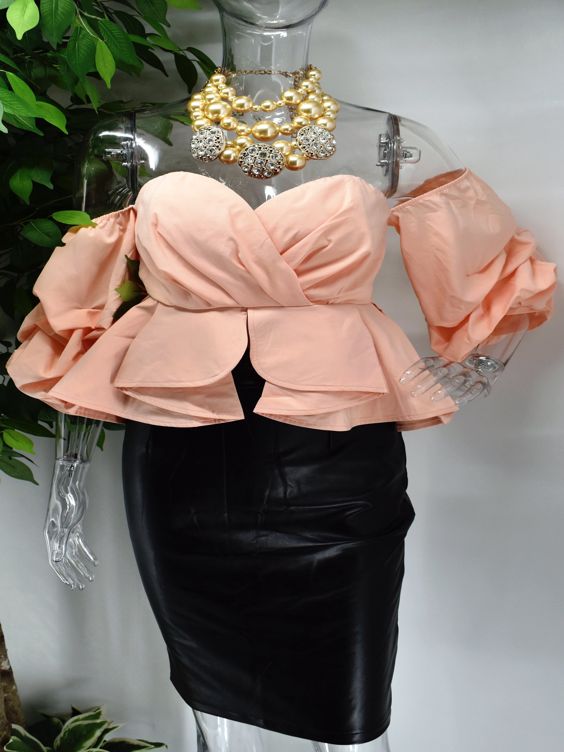 Dont just talk the talk be about this fashion life in our Babita ruffle peplum top. Our Babita has a uniquely designed peplum ruffled waist , sweetheart neckline and balloon sleeves.