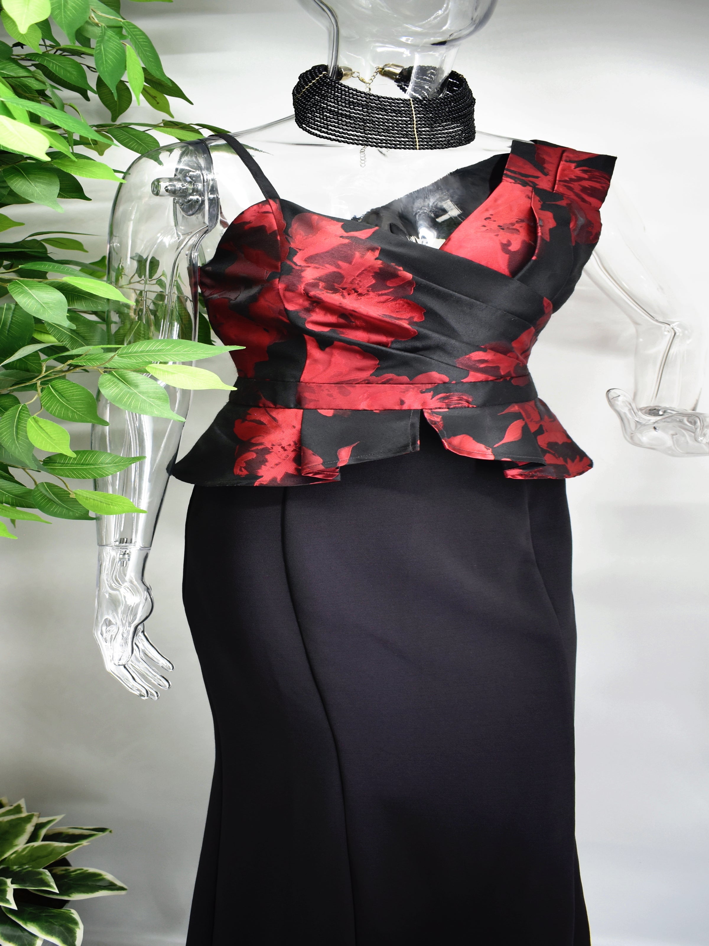 Be anything but basic in our stunning Baleigh long formal dress.  Baleigh has an asymmetrical sweetheart neckline paired with a fitted peplum bodice. The Bodice is adorned with red floral detailing and flows into a long black fitted skirt.