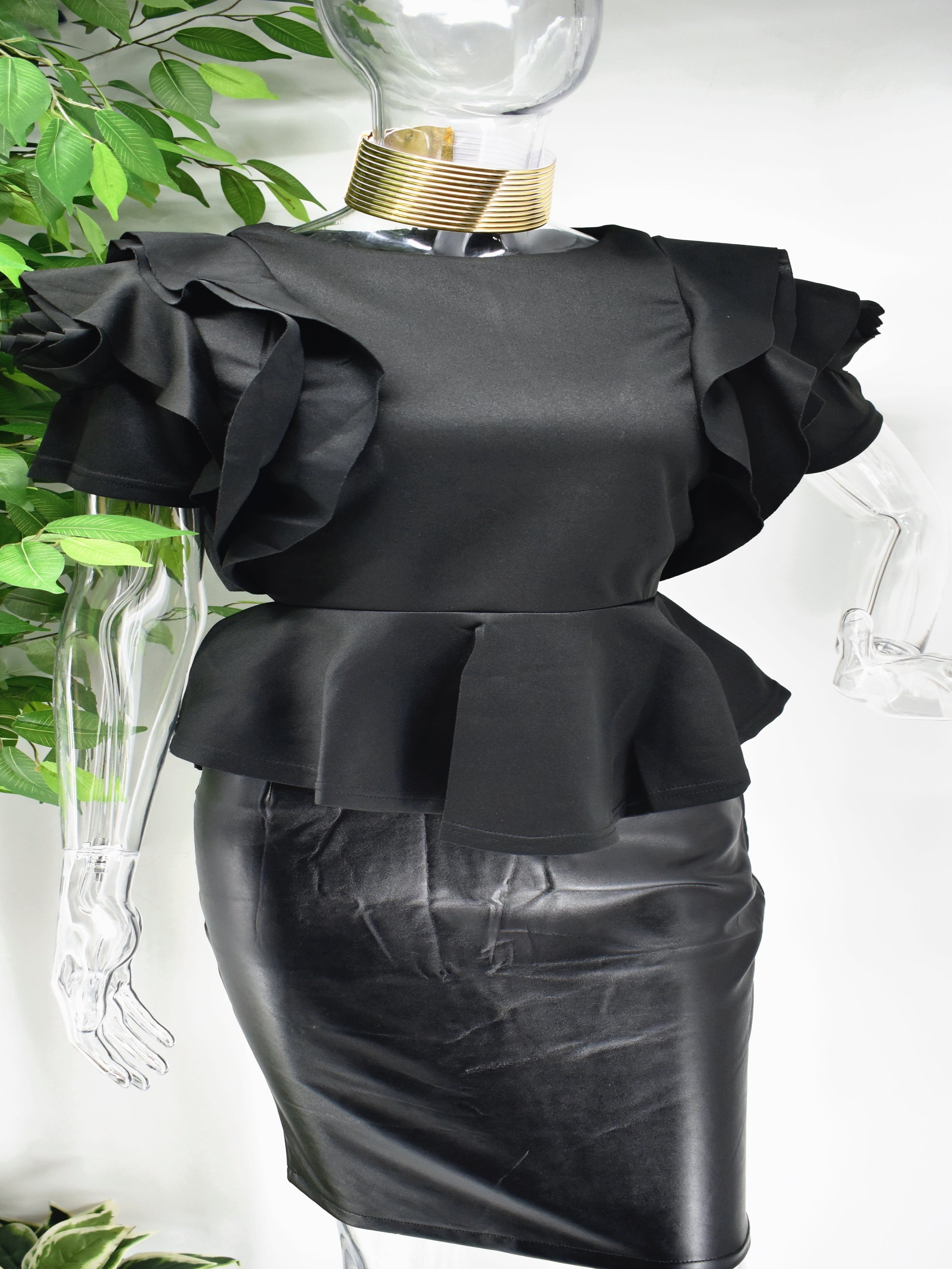 Both classy and fabulous is what they will say when you strut through in our Belladonna black peplum top. Beautifully crafted our belladonna has an intriguing rose design on its sleeve and a  peplum waistline.