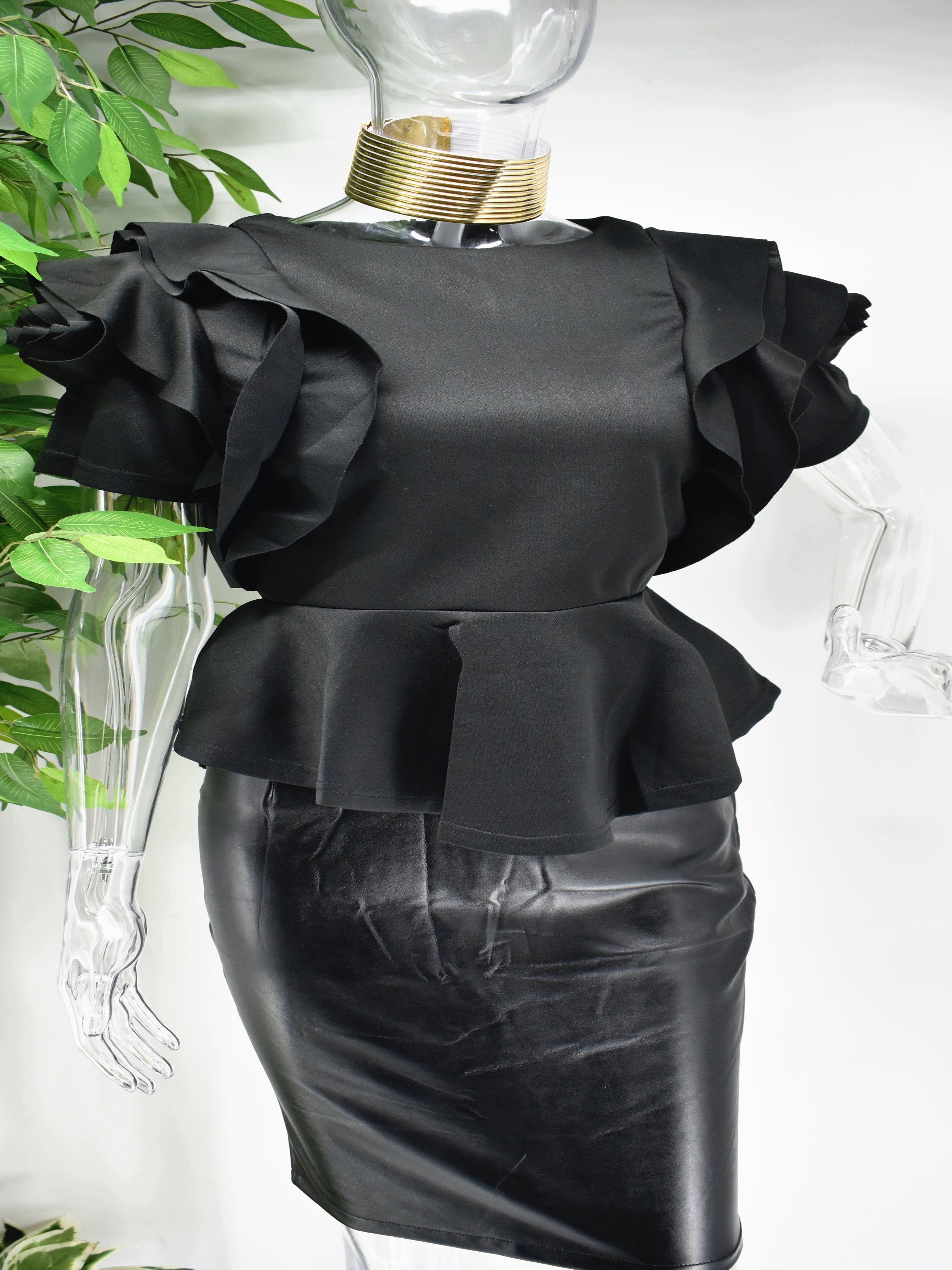 Both classy and fabulous is what they will say when you strut through in our Belladonna black peplum top. Beautifully crafted our belladonna has an intriguing rose design on its sleeve and a  peplum waistline.