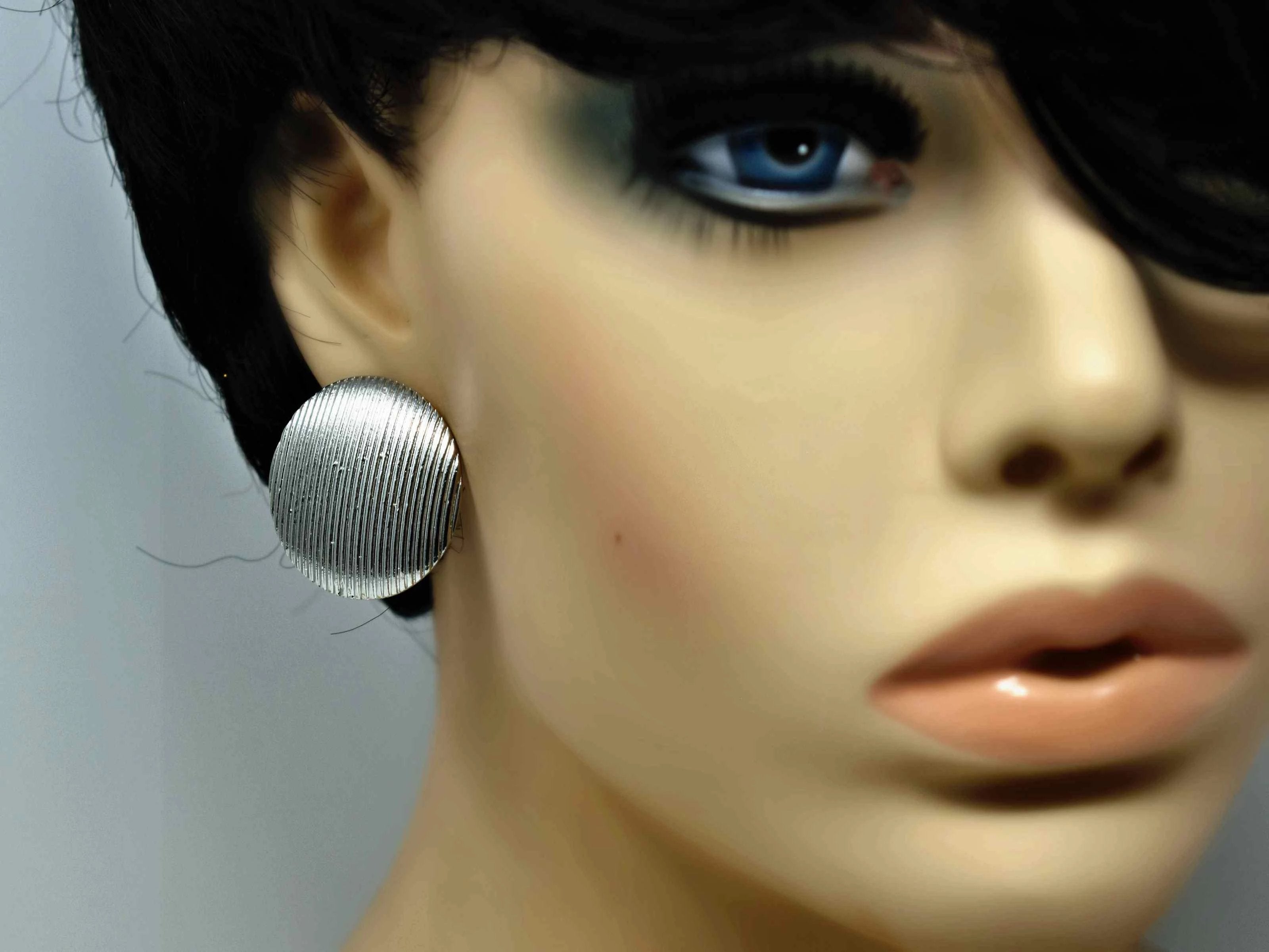 Our Dahli Silver earrings are good for any occasion. They are silver medium sized knob earrings with a pinstripe design and a pushback clasp.