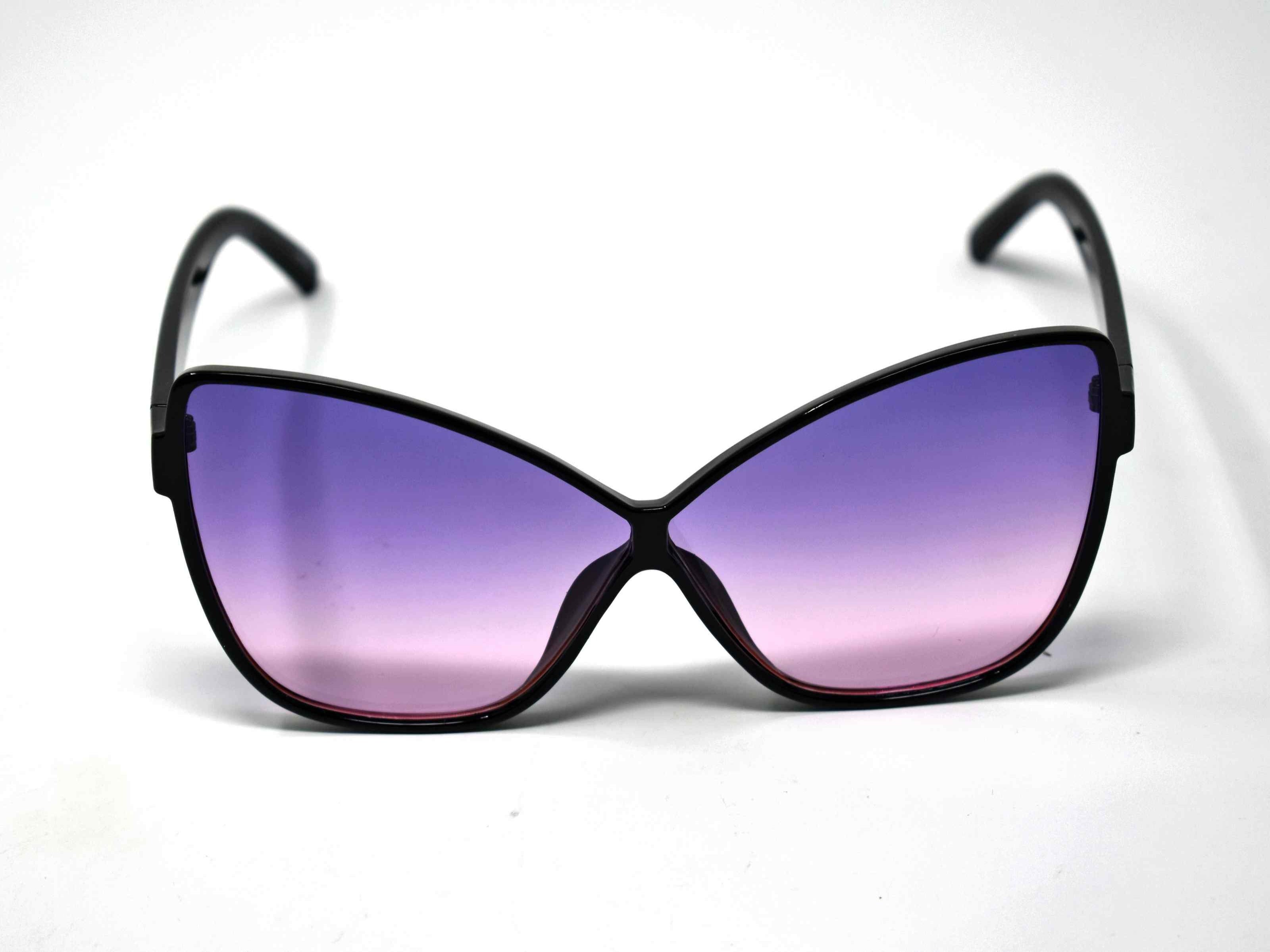 Our dahlia black cat eye frame with a purple to pink ombre lens should be considered a no brainer when adding a touch of eye catching style.