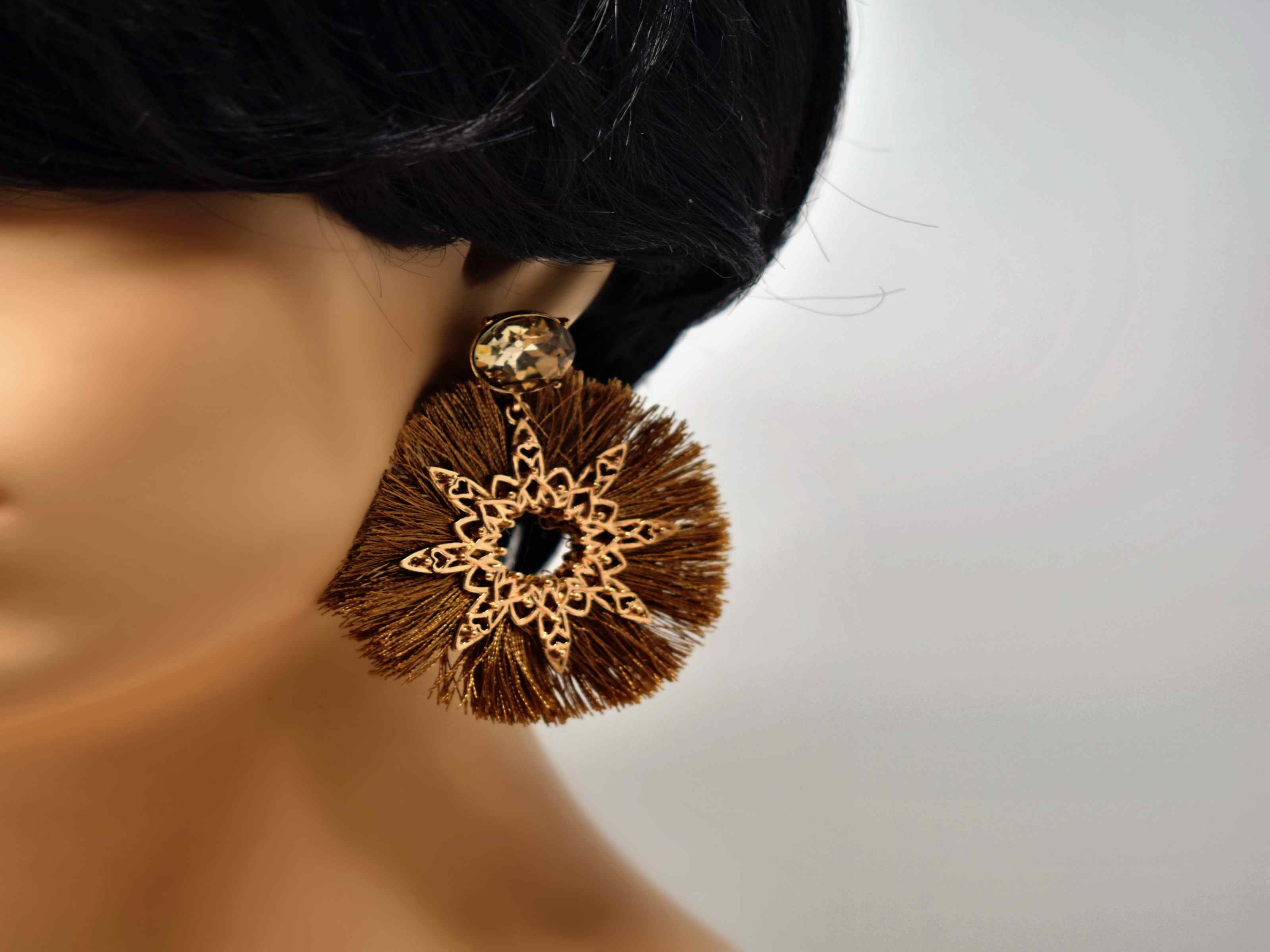On the prowl with these perfect lioness statement earrings. These gold and light brown earrings with a light brown center stone are 2 1/2 inches in length with a push back clasp.