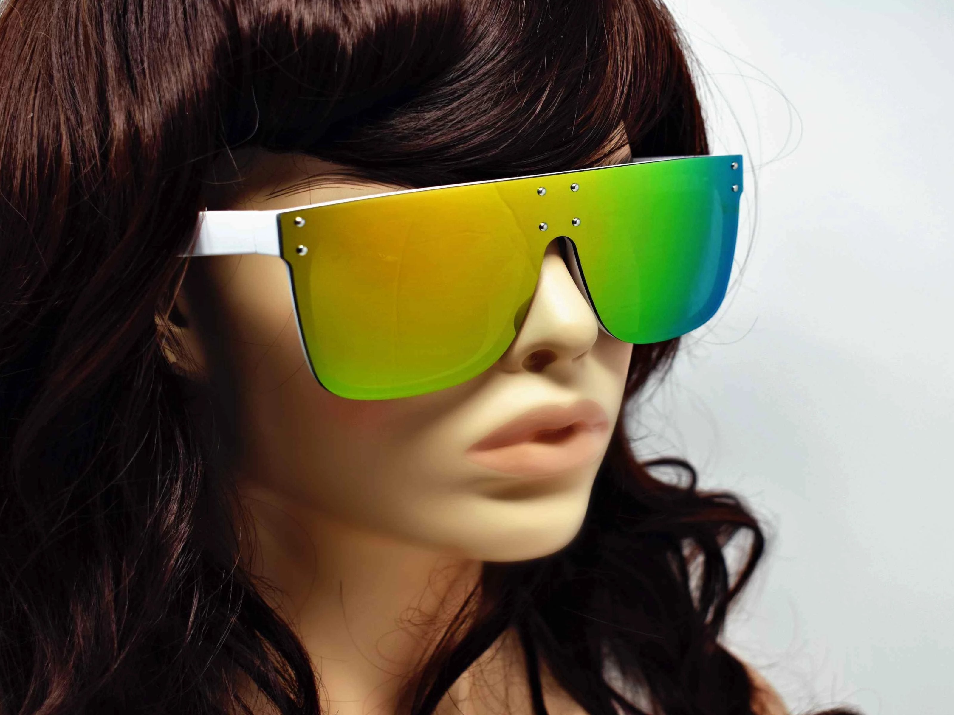 Fashion forward and edgy is what you call our shield shaped Rosa White framed two toned green mirrored lens Sunglasses.