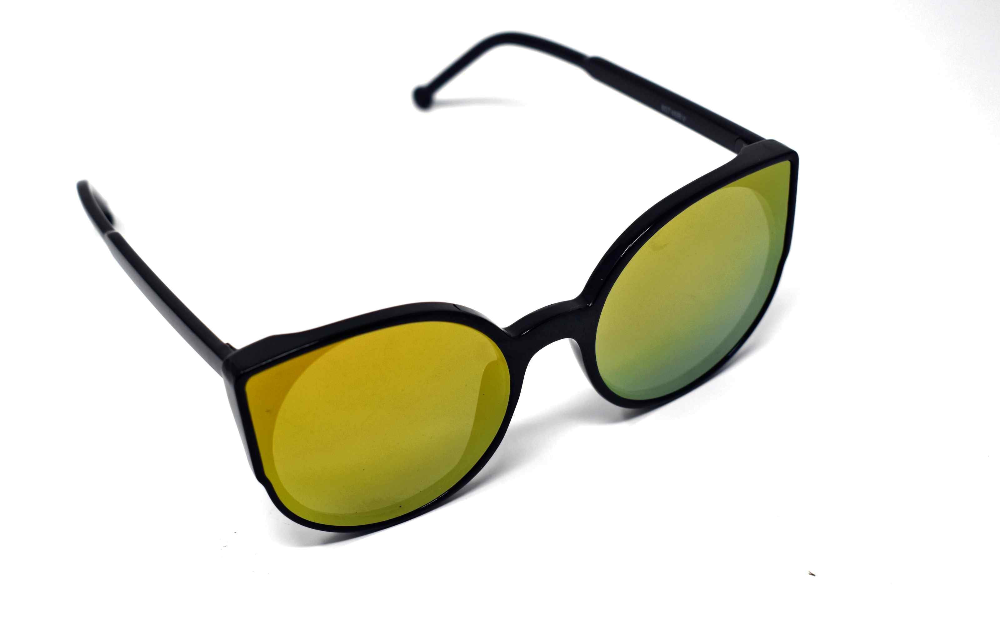 Say hello to our stylish Tansy black framed sunglasses with golden green mirrored lens and a cat eye shape. 