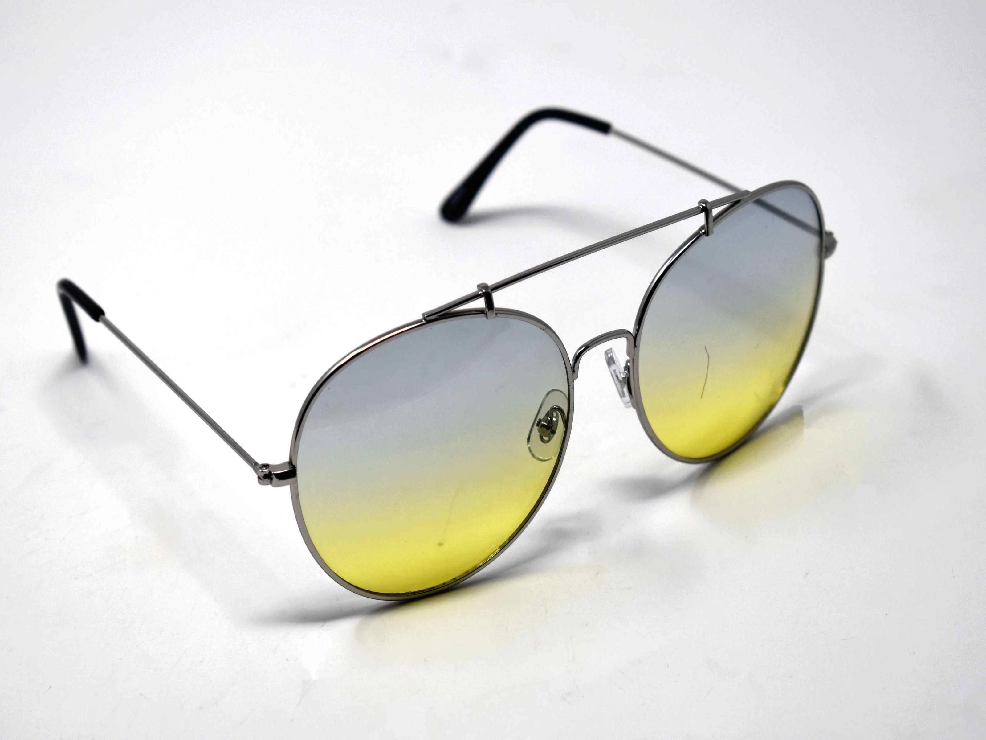 Va Va Voom will be consistently heard in these Vervain silver frame aviator Gray and Green ombre lens sunglasses.