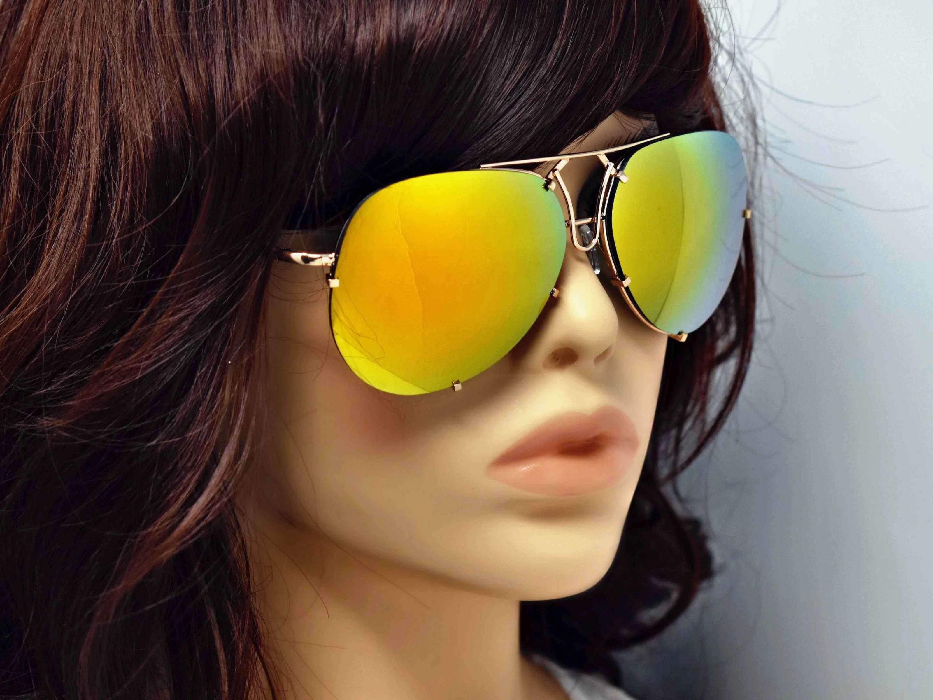 Don't get caught without these yarrow gold frame green mirrored lens aviator sunglasses.